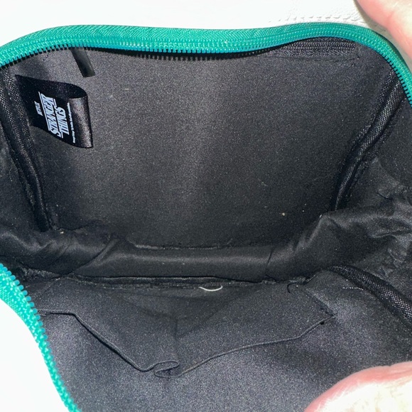 STRANGER THINGS NETFLIX HAWKINS 1986 HIGH SCHOOL MINI BACKPAC - Picture 5 of 8